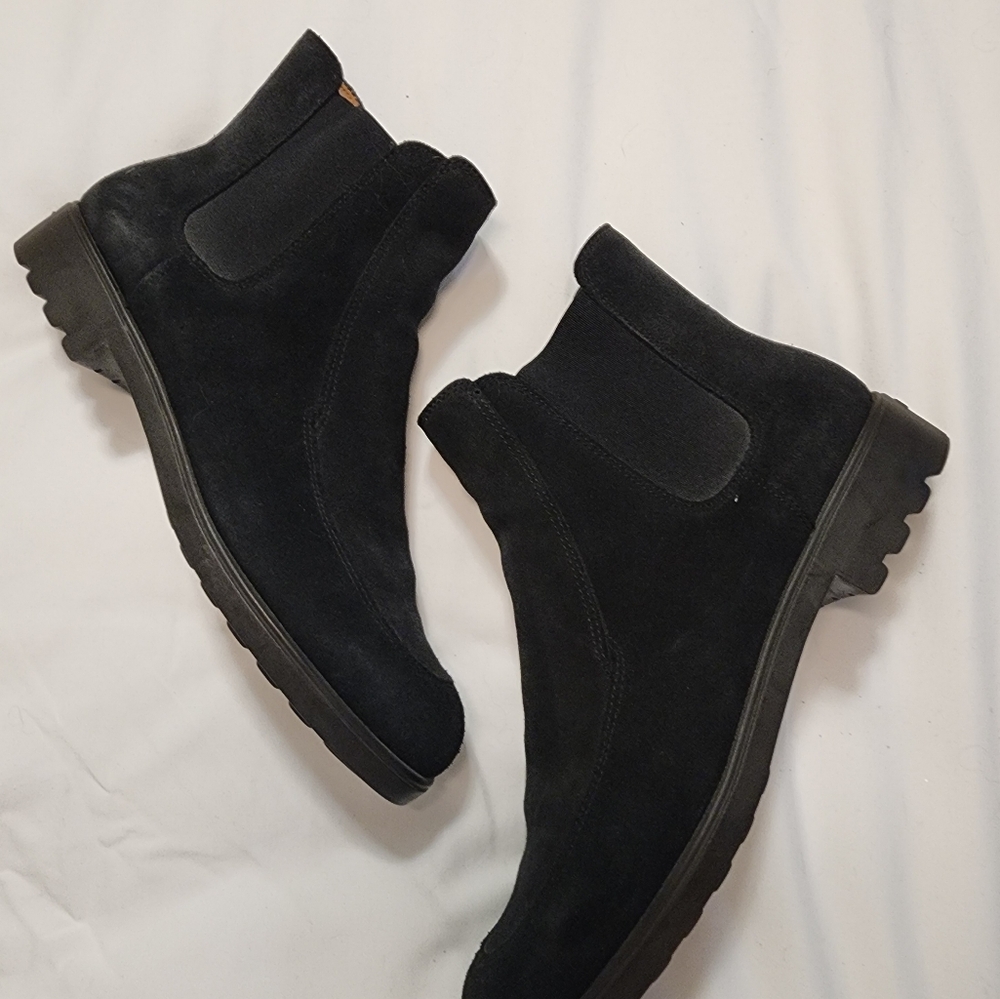Salvatore Ferragamo Women's Black Suede Boots - Picture 3 of 7